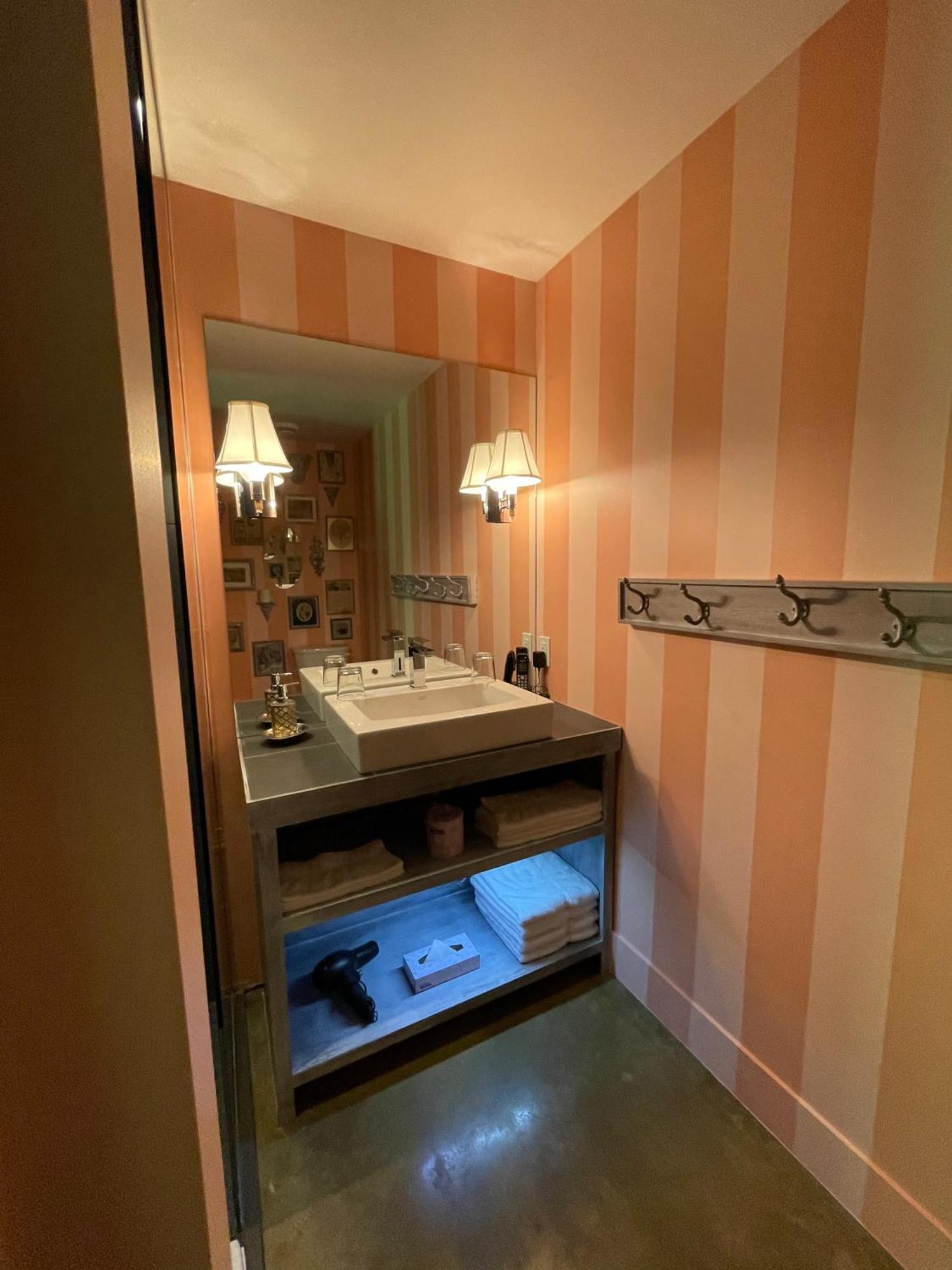 Auberge Sutton Brouerie Стая снимка